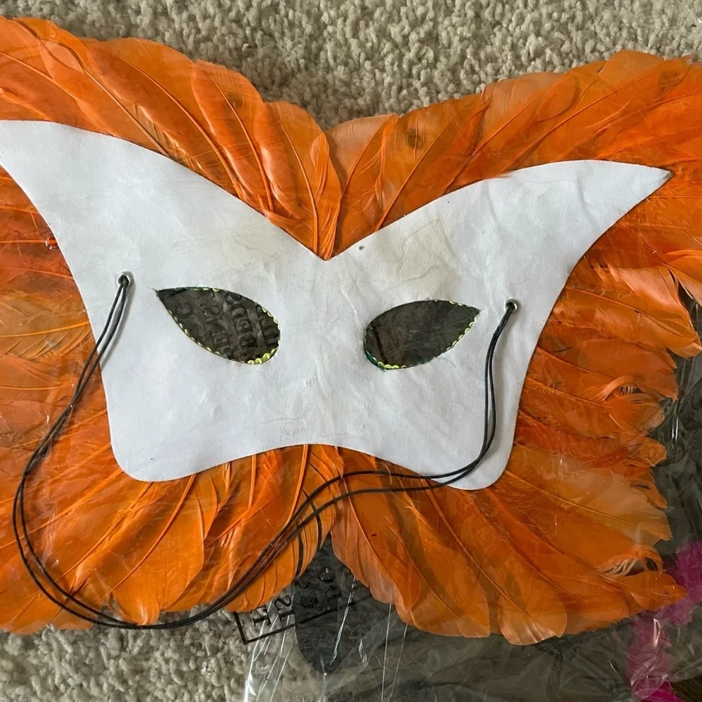 Lot of 11 Bloomingdale’s Colorful Feathered Masquerade Masks NWOT